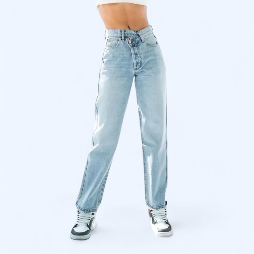REVICE Light Wash 90s Baby Straight Leg Jeans Crossed Asymmetrical Button Sz 24